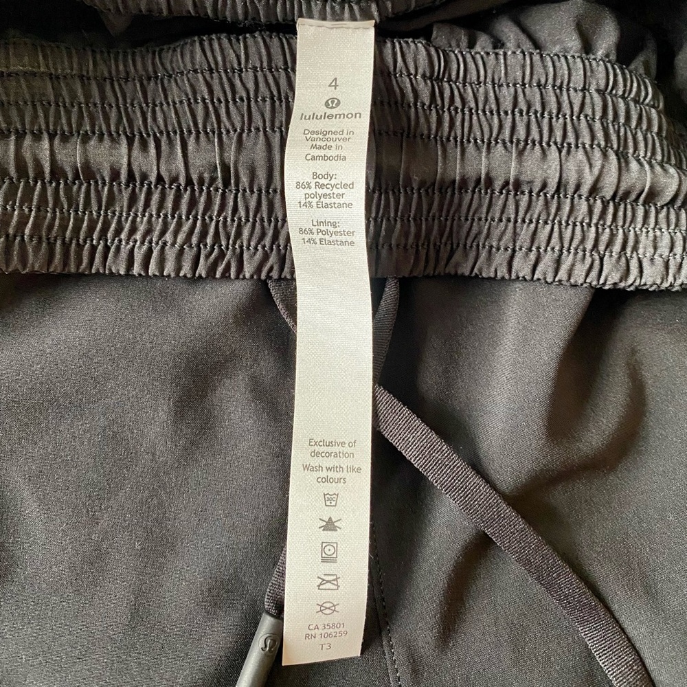 NWT: Lululemon Spring Break Away MR Short 3” - Size 4 - Black - Picture 7 of 7